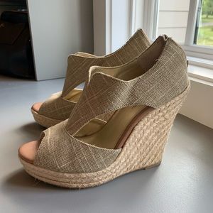 Seychelles Neutral Wedge Shoe *THE* Perfect Wedge!